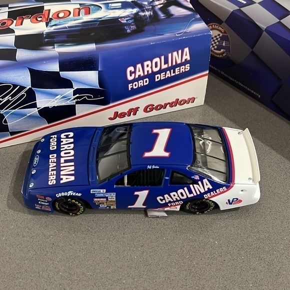 Jeff Gordon #1 Carolina Ford Dealers 1991 Throwback NASCAR 1:24 Diecast - Picture 9 of 10